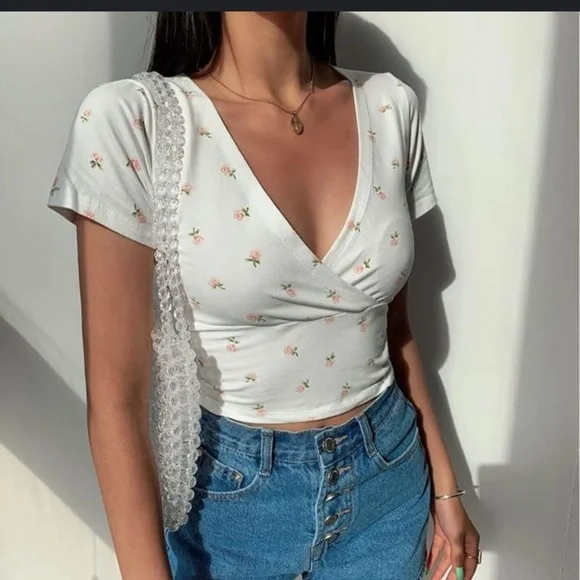 Rare Brandy Melville Floral Amara Crop Top Y2K Babydoll Date Night Boho Size OS - Picture 2 of 9